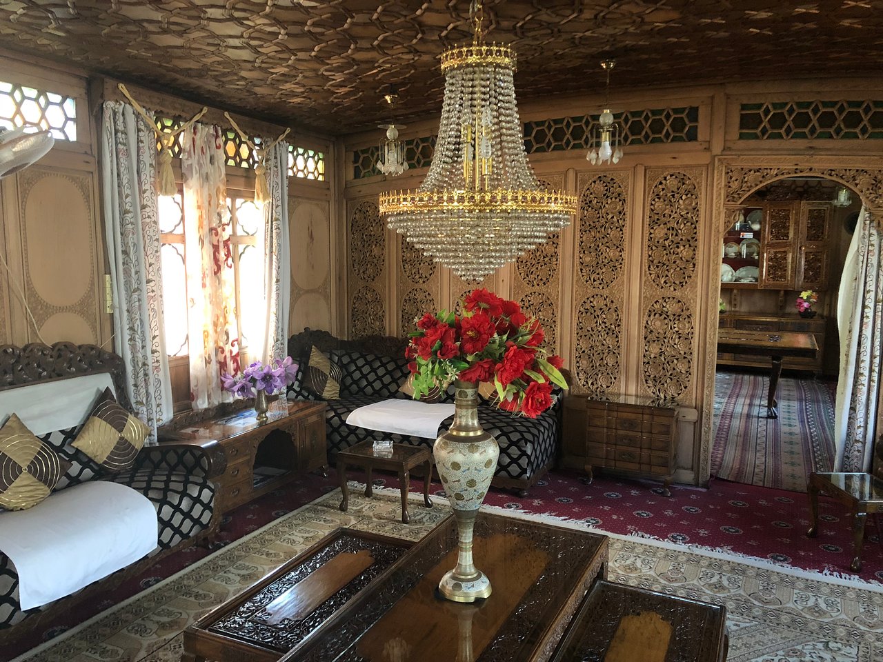 shabnam-houseboat